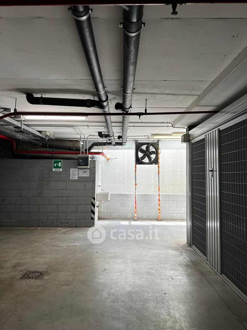 Garage/Posto auto in Vendita in Via Mario Mastrangelo 1 a Genova