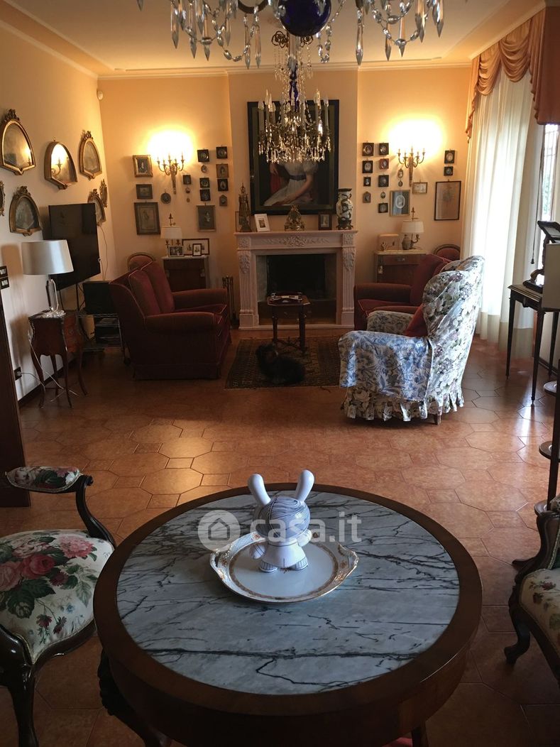 Villa in Vendita in a Pisa