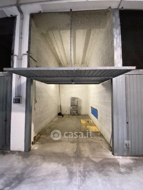 Garage/Posto auto in Vendita in Via Umberto Saba a Roma