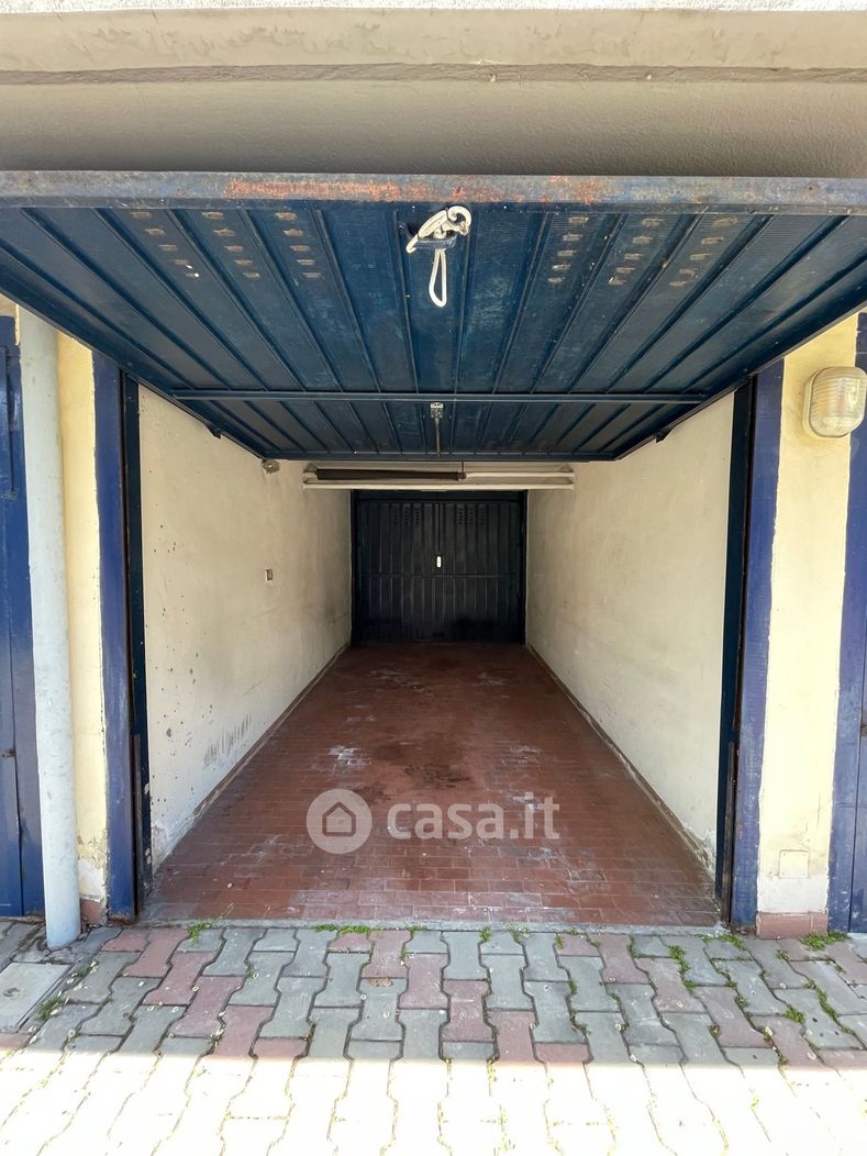 Garage/Posto auto in Affitto in Via Repubblica a Novate Milanese