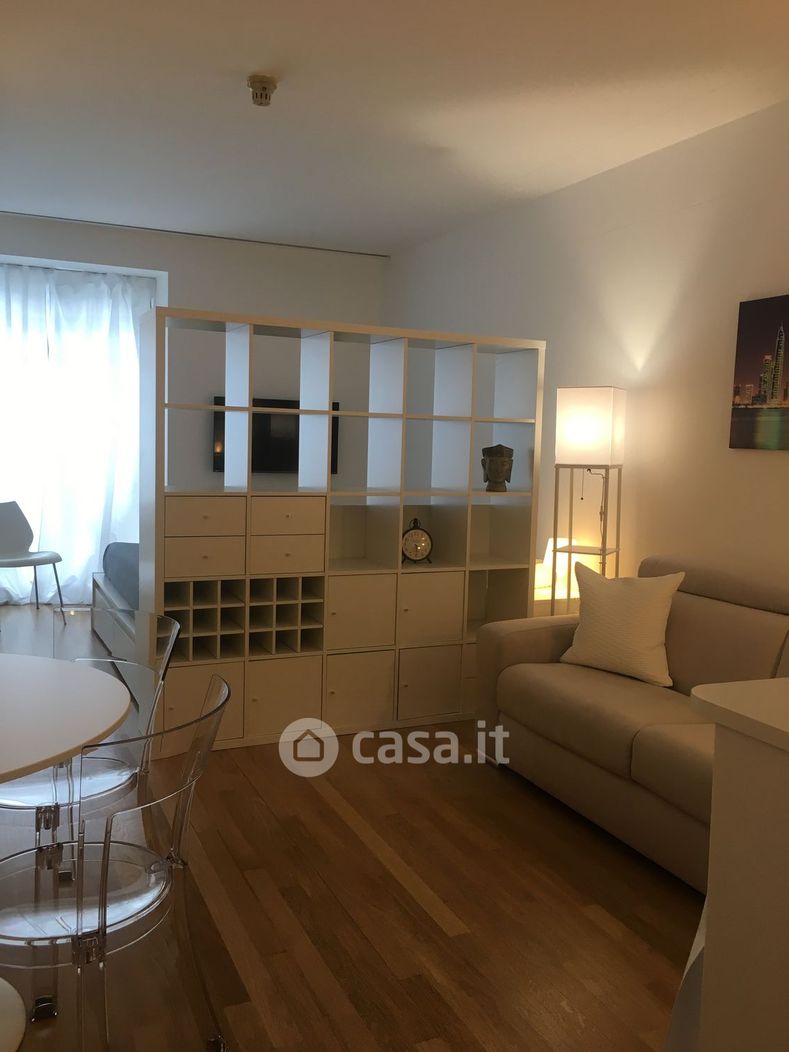 Appartamento in Affitto in Via Romagnosi 4 a Milano