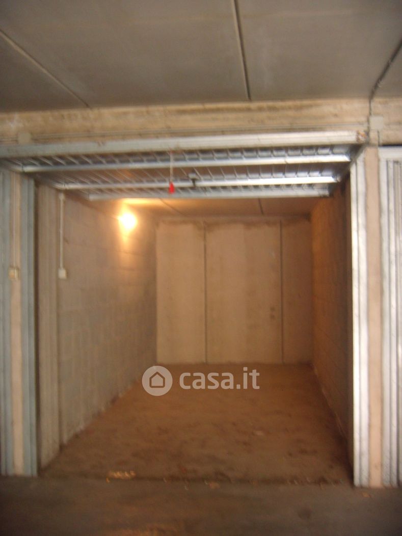Garage/Posto auto in Vendita in Via C. Battisti 21 a Seriate
