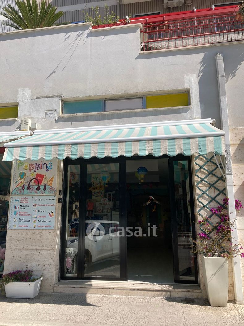 Negozio/Locale commerciale in Vendita in Viale Aldo Moro 13 -15 a Giovinazzo