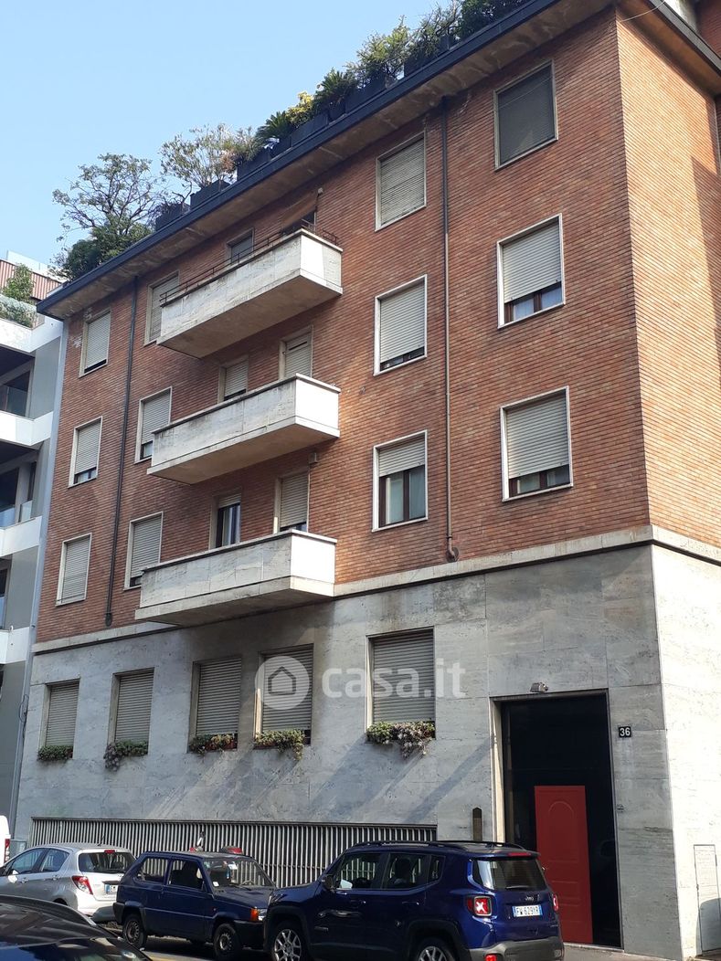 Appartamento in Affitto in Via Costanza 36 a Milano