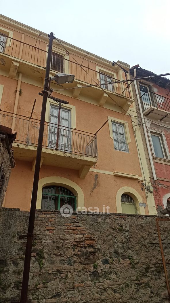 Palazzo in Vendita in Località San Filippo Superiore 1 a Messina