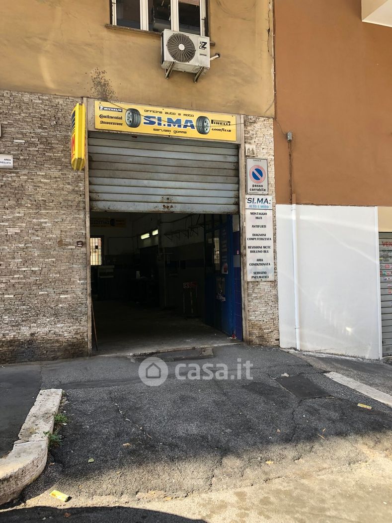Negozio/Locale commerciale in Vendita in Via Luigi Arnaldo Vassallo 64 a Roma