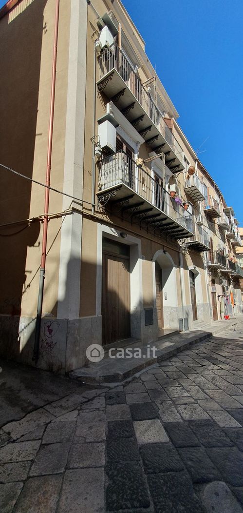 Appartamento in Vendita in Via Albergheria 103 a Palermo
