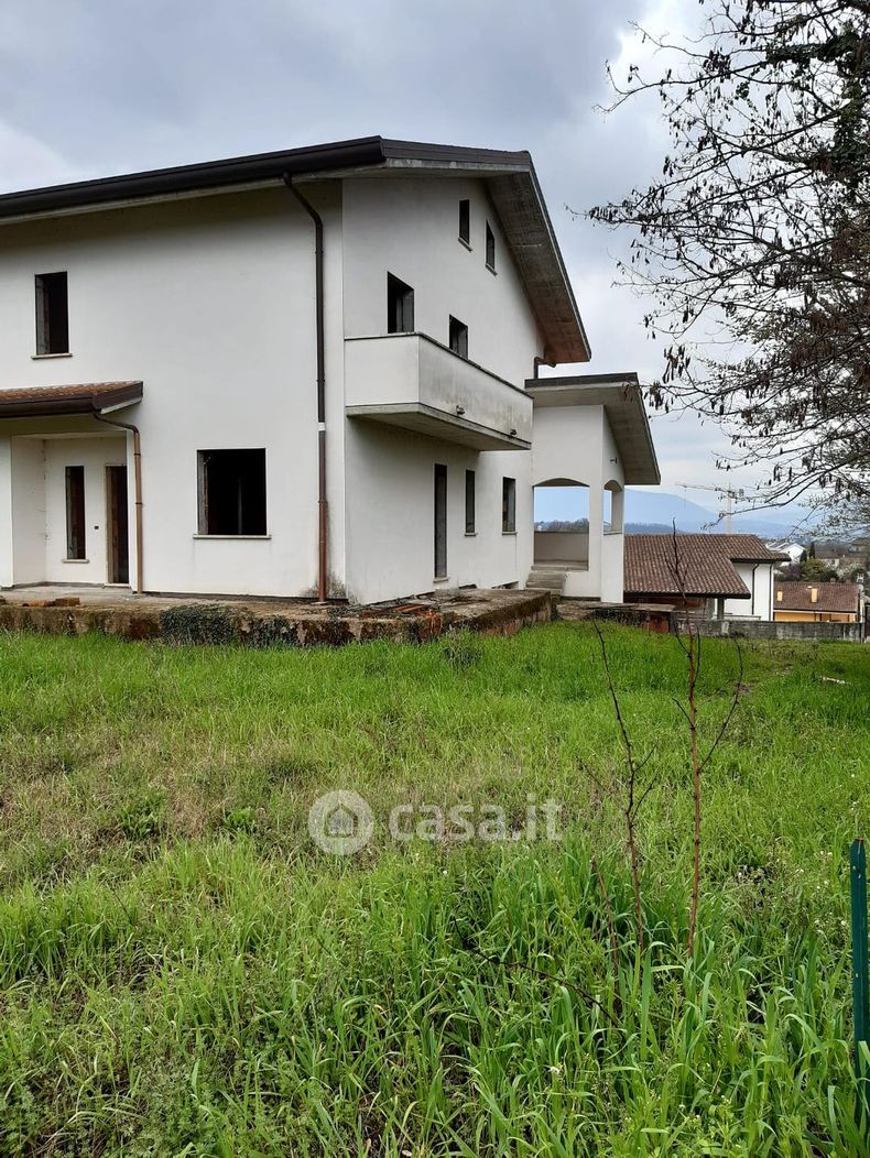 Casa Bi/Trifamiliare in Vendita in Via Colle Castagno a Frosinone
