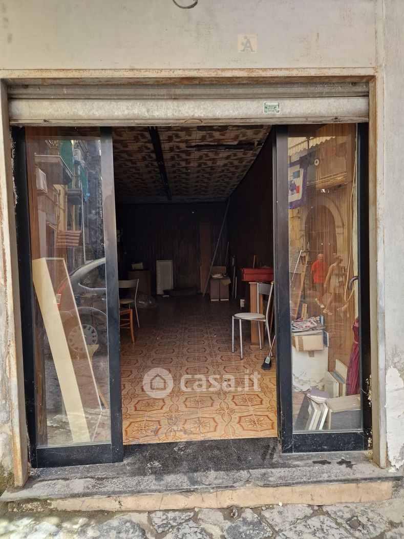Negozio/Locale commerciale in Vendita in Porta San Gennaro 26 a Napoli