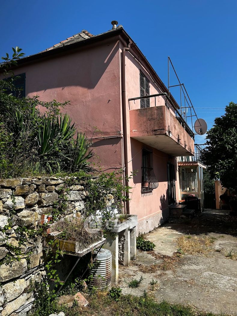 Casa indipendente in Vendita in Via Crocetta di Apparizione 34 a Genova