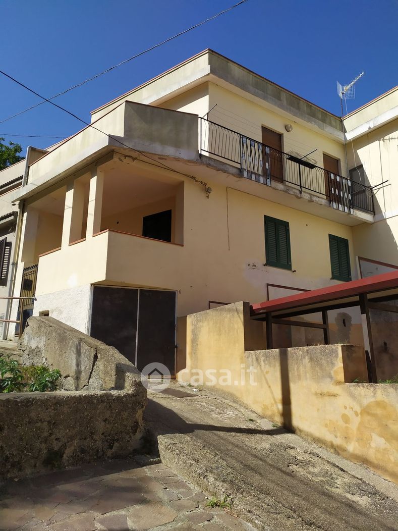 Casa indipendente in Vendita in Via Fontana Cumia Superiore 1 a Messina