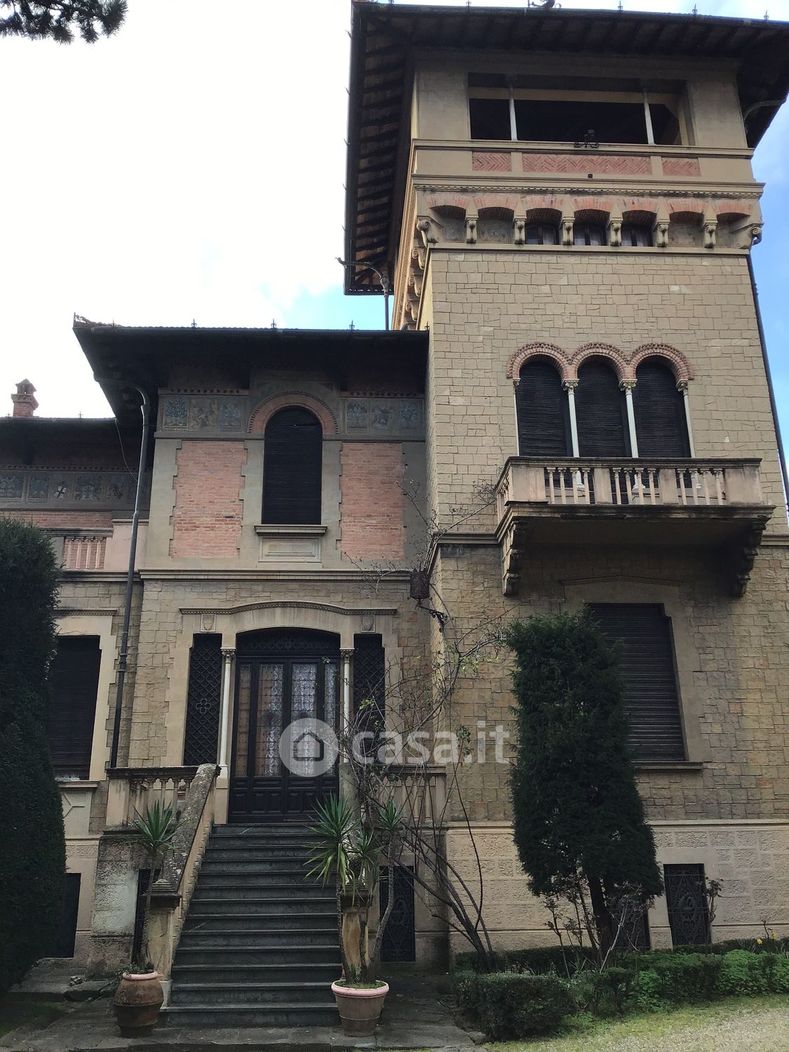 Villa in Vendita in Viale Fratelli Rosselli 38 a Firenze