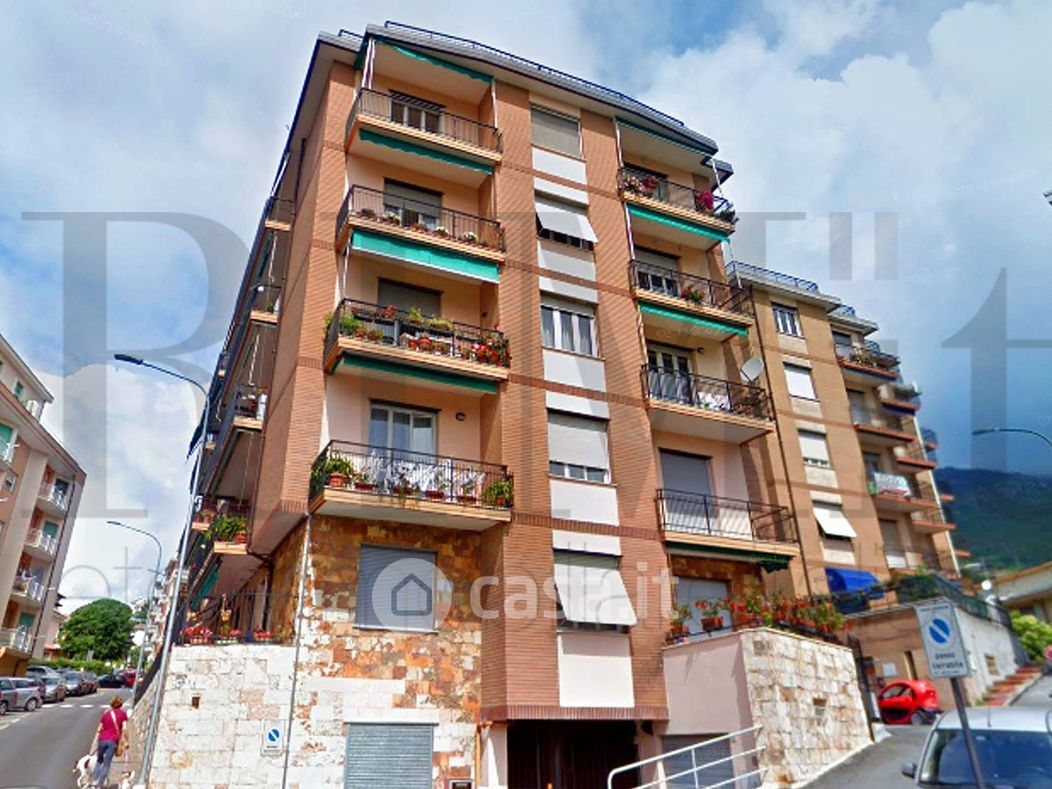 Appartamento in Affitto in Via Buonarroti 32 a Arenzano