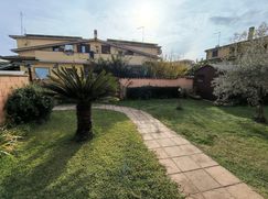 Casa Bi/Trifamiliare in Residenziale