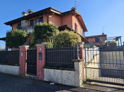 Casa Bi/Trifamiliare in Residenziale