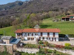 Casa Bi/Trifamiliare in Residenziale