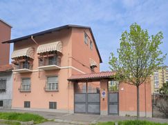 Casa Bi/Trifamiliare in Residenziale