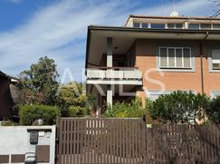 Casa Bi/Trifamiliare in Residenziale