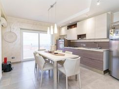Casa Bi/Trifamiliare in Residenziale