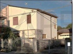 Casa Bi/Trifamiliare in Residenziale