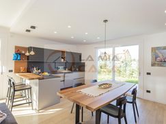 Casa Bi/Trifamiliare in Residenziale