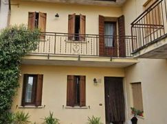 Casa Bi/Trifamiliare in Residenziale