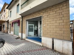 Negozio/Locale commerciale in Commerciale