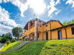 Casa Bi/Trifamiliare in Residenziale