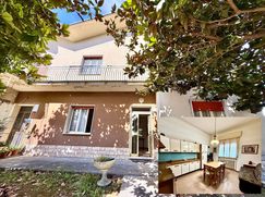 Casa Bi/Trifamiliare in Residenziale