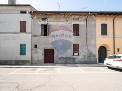 Casa Bi/Trifamiliare in Residenziale