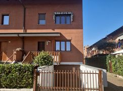 Casa Bi/Trifamiliare in Residenziale