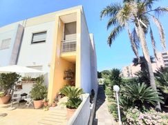 Casa Bi/Trifamiliare in Residenziale