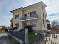 Casa Bi/Trifamiliare in Residenziale
