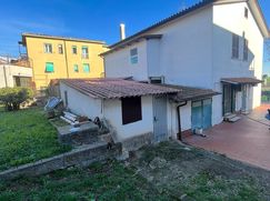 Casa Bi/Trifamiliare in Residenziale