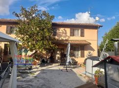 Casa Bi/Trifamiliare in Residenziale