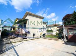 Casa Bi/Trifamiliare in Residenziale