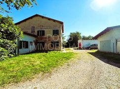 Casa Bi/Trifamiliare in Residenziale
