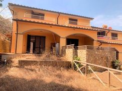 Casa Bi/Trifamiliare in Residenziale