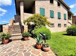 Casa Bi/Trifamiliare in Residenziale