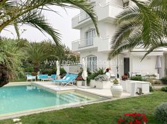 Casa Bi/Trifamiliare in Residenziale