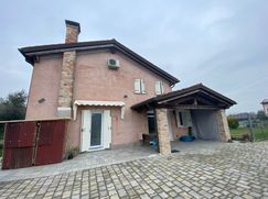 Casa Bi/Trifamiliare in Residenziale