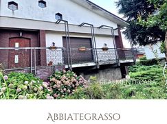 Casa Bi/Trifamiliare in Residenziale