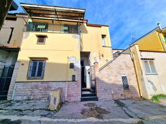 Casa Bi/Trifamiliare in Residenziale