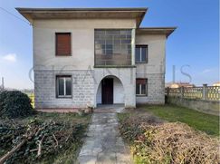 Casa Bi/Trifamiliare in Residenziale