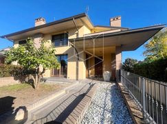 Casa Bi/Trifamiliare in Residenziale