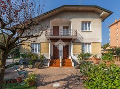 Casa Bi/Trifamiliare in Residenziale