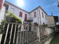 Casa Bi/Trifamiliare in Residenziale