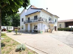 Casa Bi/Trifamiliare in Residenziale
