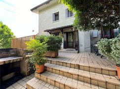 Casa Bi/Trifamiliare in Residenziale