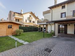 Casa Bi/Trifamiliare in Residenziale